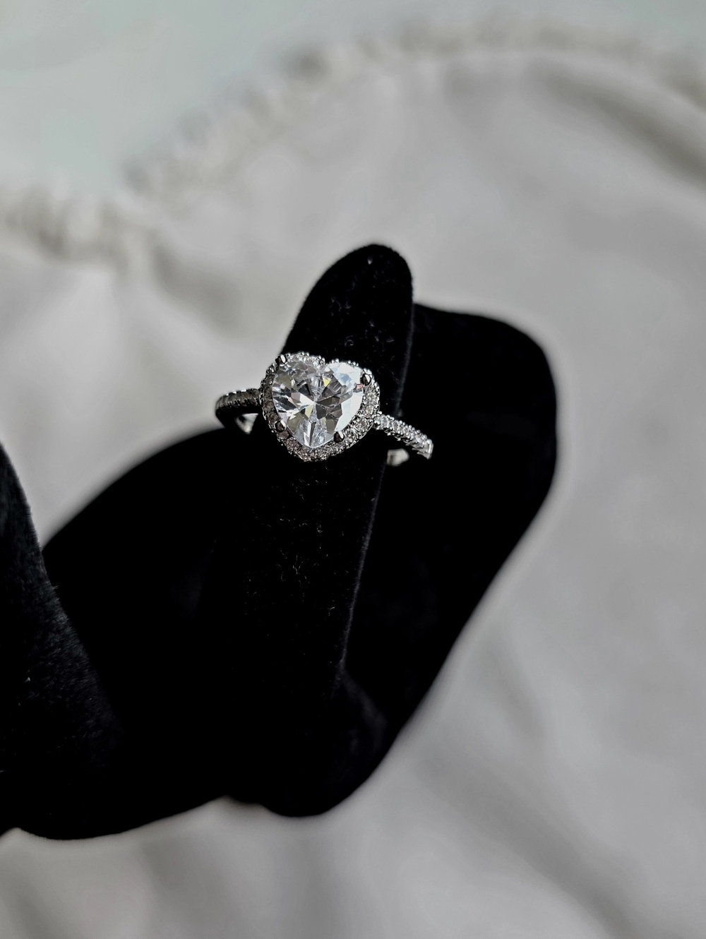 Engagement Ring 2.45 Ct Heart Shape halo Diamond stimulated, sterling silver 925 - Picture 2 of 9